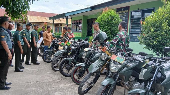 Pasi Pers Dan Personil Unit Intel Kodim 0108/Agara Lakukan Pemeriksaan Kendaraan Dinas Di Koramil Jajaran