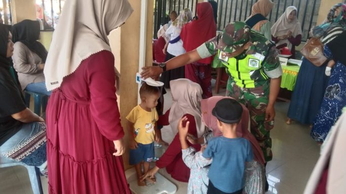 Babinsa Koramil 07/Kjm Dampingi Posyandu Integrasi Layanan Primer (ILP)