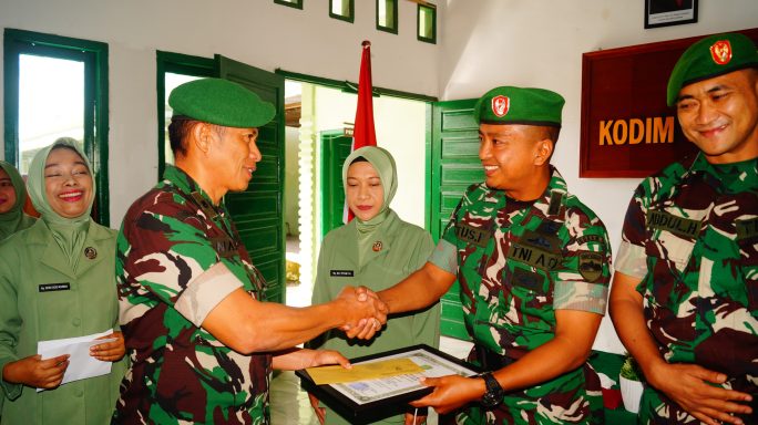 Kepala Staf Kodim 0119/BM Pimpin Upacara Korps Raport Dua Perwira Pindah Satuan