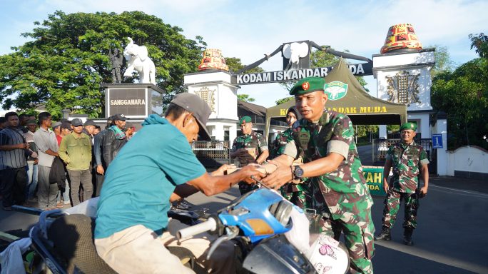 Kodam Iskandar Muda berbagi, 163 Paket Makan gratis dibagikan.