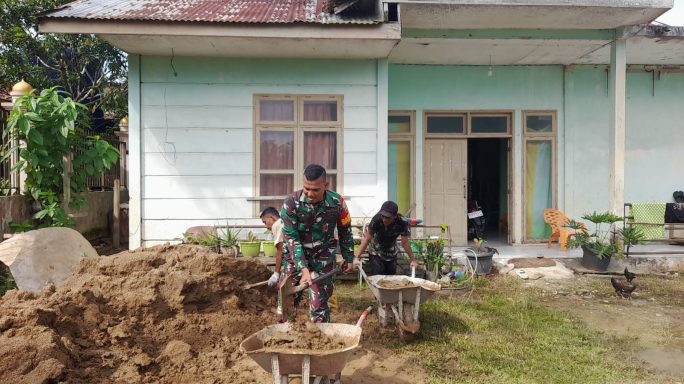 Masjid Ditimbun, Semangat Dibangun : Warga dan Babinsa Bersatu Padatkan Tanah Satukan Hati.