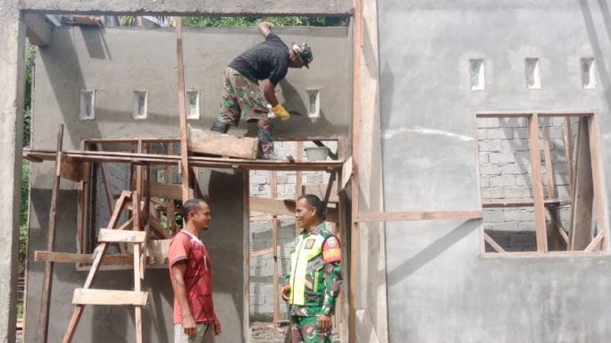 Senyum Bahagia Abdul Gani, Rumahnya Terus di Kerjakan Satgas TMMD Kodim 0107/Aceh Selatan