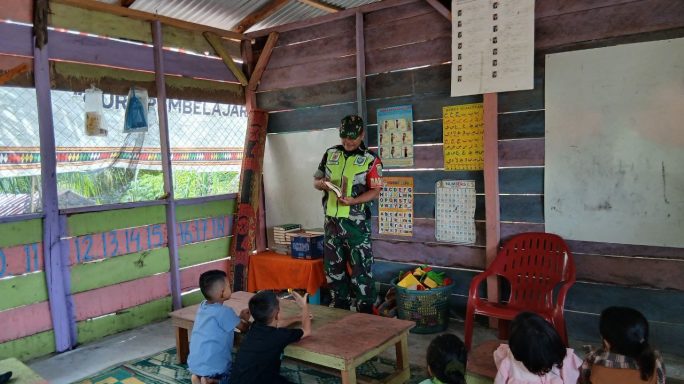 Tanamkan Rasa Cinta Tanah Air, Babinsa Berikan Materi Wasbang Kepada Murid TK