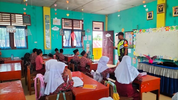 Generasi Emas Dimulai dari Sekolah: Serka Sugiyar Ajak Siswa SD Kuta Binjai Cintai Tanah Air