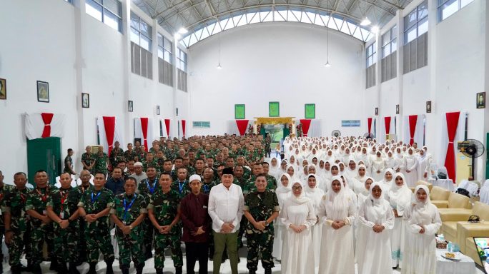 Pangdam IM dan Ketua Persit KCK Daerah IM hadiri ceramah agama Ustadz Syihabudin Isykarima di Yonif 116/GS