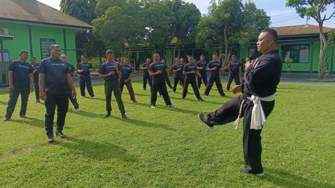 Personil Kodim 0108/Agara Latihan Bela Diri Silat Demi Kesiapan Dalam Bertugas