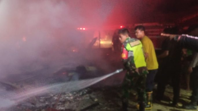 Respon Cepat, Anggota Kodam IM bantu penanganan Kebakaran di Linga Alas, Aceh Tenggara
