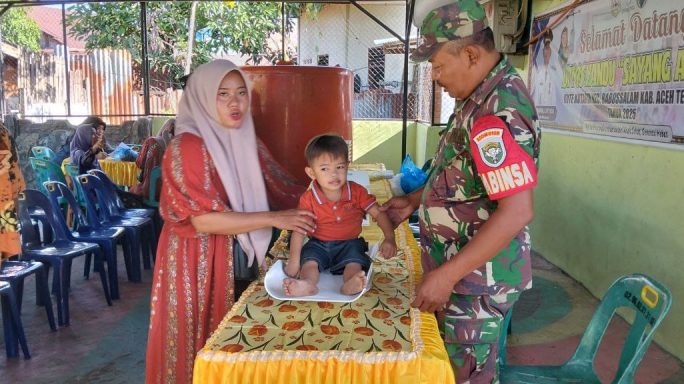 Wujudkan Balita Sehat, Babinsa Dampingi Kegiatan Posyandu