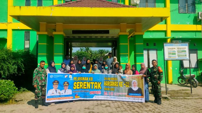 Babinsa Koramil 05/Tamiang Hulu Dampingi Pelayanan KB Serentak Dalam Rangka HARGANAS 