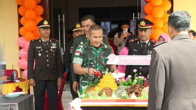 Salam Presisi, Dansatgas Yonif 112/DJ hadiri acara syukuran HUT Bhayangkara Ke 79 di Puncak Jaya ‎