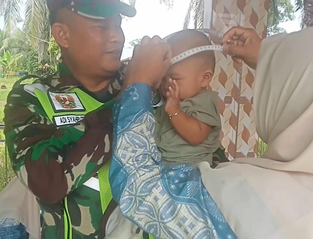 Peran Aktif Babinsa Koramil 02/Karang Baru Dampingi Posyandu Di Wilayah Binaan