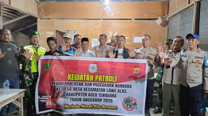 Babinsa Bersama Bhabinkamtibmas Laksanakan Patroli Ke Wilayah Binaan dan Sosialisasikan Bahaya Narkoba