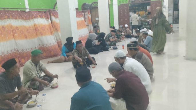 Anggota Satgas Bersama Warga Masyarakat Gelar Doa Bersama untuk Sukseskan TMMD Reguler Ke 125 Kodim 0108/Agara