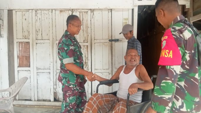 Terimakasih Bapak TNI. alami stroke Pak Jurdin dapat Bantuan Kursi roda dari Danramil Kluet Aceh Selatan. 