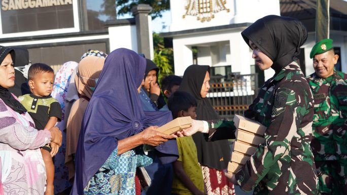 Jum’at berkah, Kodam Iskandar Muda bagikan 201 Paket Makan gratis bagi Warga.