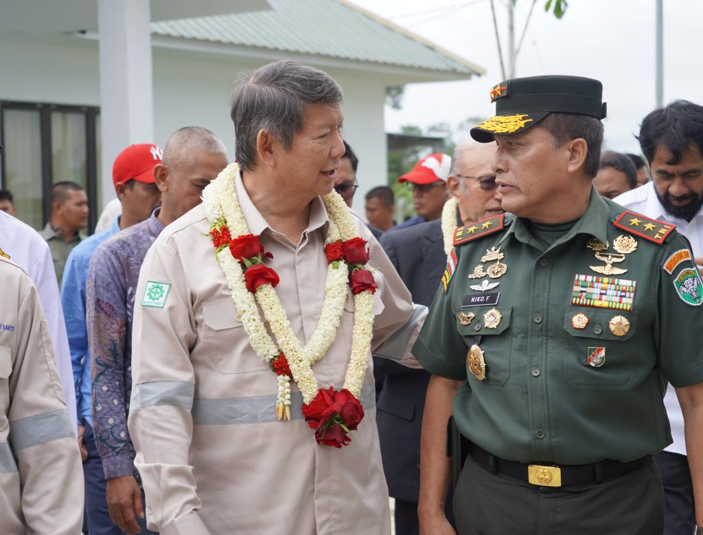 Pangdam Iskandar Muda Sambut Bapak Hashim Djojohadikusumo di Bandara Cut Nyak Dhien