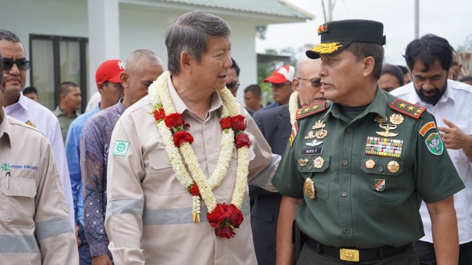 Pangdam Iskandar Muda Sambut Bapak Hashim Djojohadikusumo di Bandara Cut Nyak Dhien