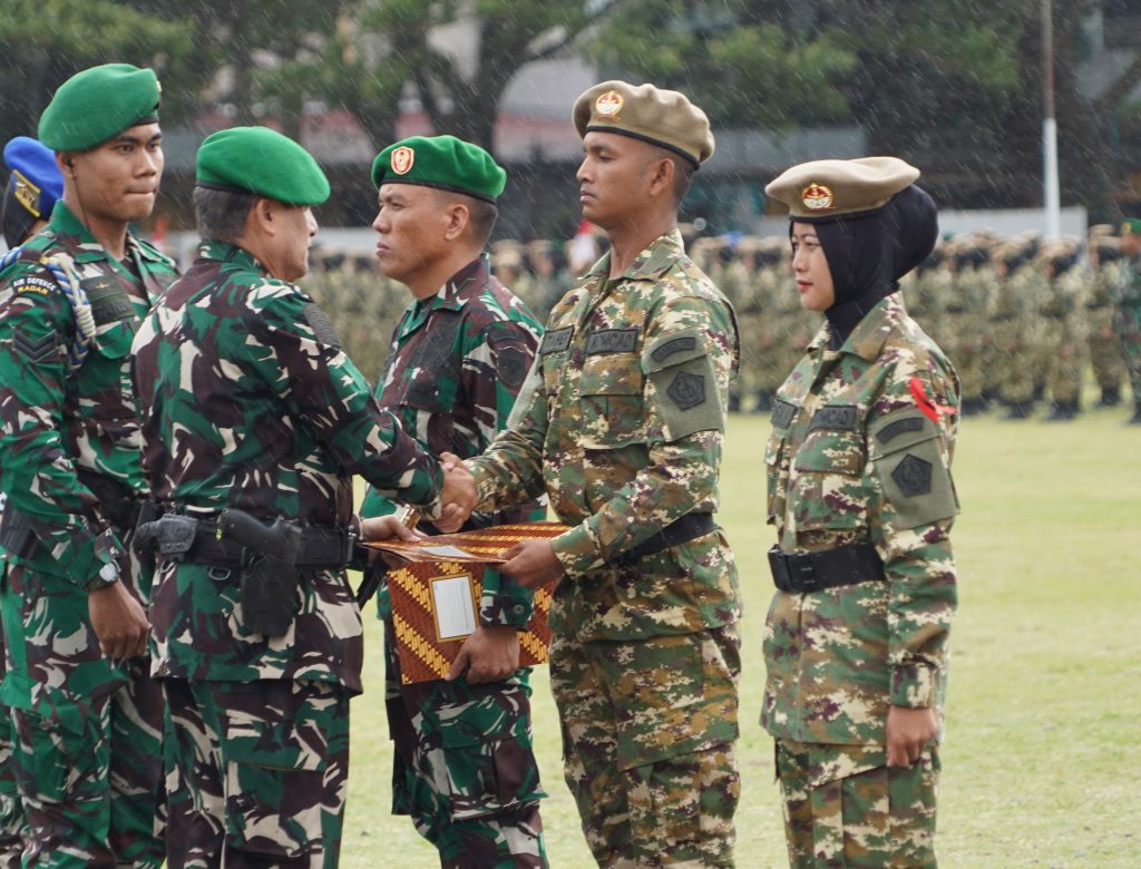 Pangdam IM Resmi Tutup Pendidikan Dasar Militer dan Pelatihan Manajerial SPPI Batch-3 di Banda Aceh 