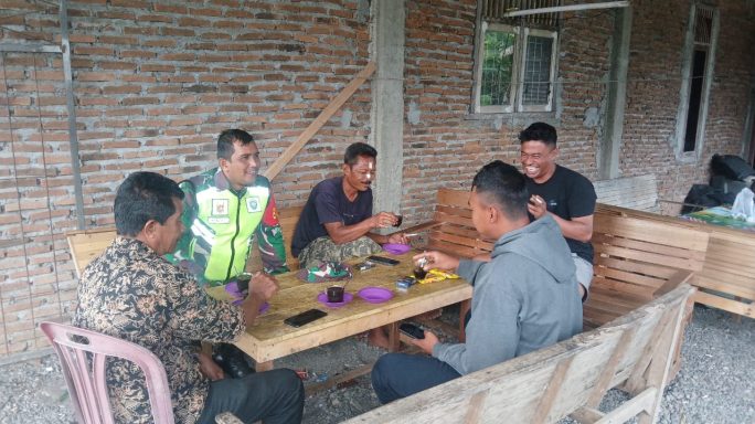 Babinsa Komsos dengan Warga Binaan, Jalin Keakraban dan Kekompakan