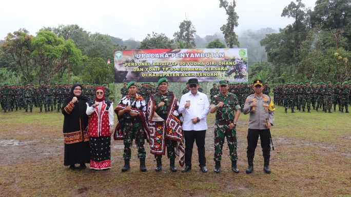 Bupati Aceh Tengah Pimpin Upacara Penyambutan Personel Brigif TP 90/Yudha Giri Dhanu dan Yonif TP 854/Dharma Kersaka