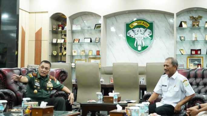 Pangdam IM terima Audiensi Kepala Bidang Peralatan PB PON XXI Aceh–Sumut di ruang Kerjanya