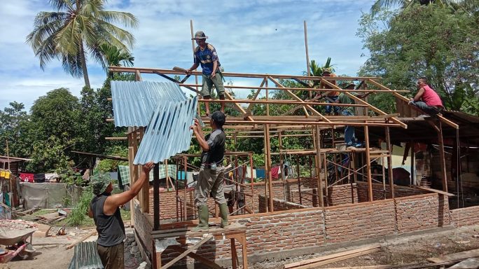 Kerja Cepat Bahu Membahu Bangun Anggota Satgas TMMD Rehap RTLH Telah Mencapai 50 Persen