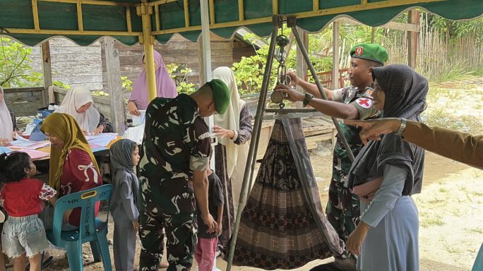 Prajurit Yonif TP 853/BRB Melakukan Penyuluhan Kesehatan dan Gizi Untuk Cegah Stunting