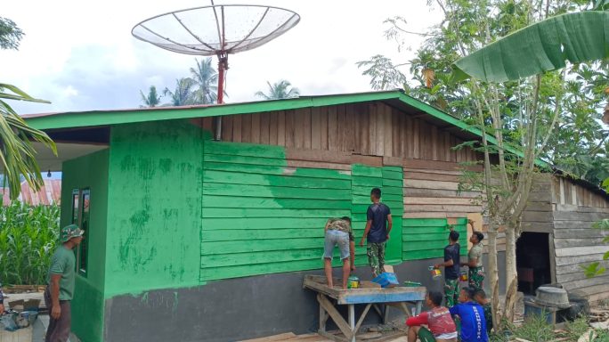 Pekerjaan RTLH Milik Ibu Azizah Telah Mencapai 60 Persen