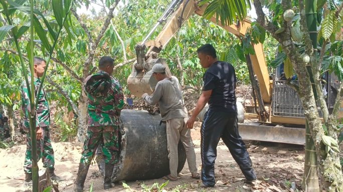 Satgas TMMD Rwguler ke 125 Kodim 0108/Agara Bersama Masyarakat Pasang Gorong – Gorong