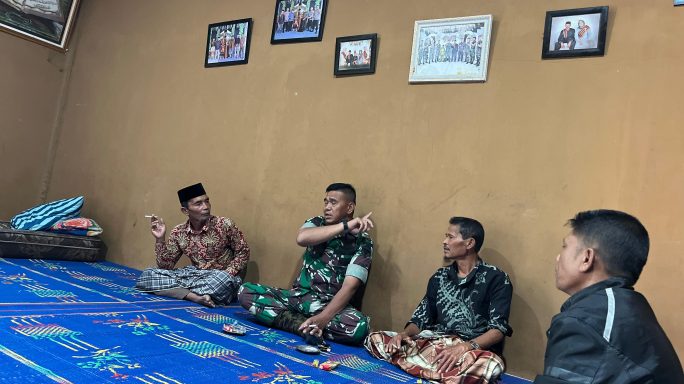 Prajurit Yonif TP-855/RD Anjangsana kepada Masyarakat Desa Panglima Linting.