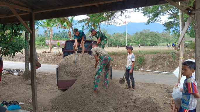 Anggota Satgas TMMD Reg ke -125 Kodim 0108/Agara Mulai Bongkar RTLH II