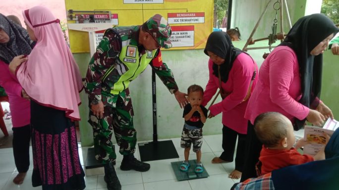 Babinsa Suka Rakyat Dampingi Kegiatan Posyandu