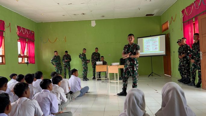 Prajurit Yonif TP-855/RD Berikan Penyuluhan Kesehatan di SMK N 1 Gayo Lues