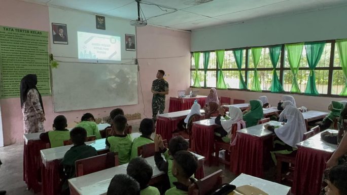 Wujud Kepedulian TNI, YONTP 856/SBS Edukasi Pelajar tentang Kesehatan Gigi dan Kebersihan Tangan
