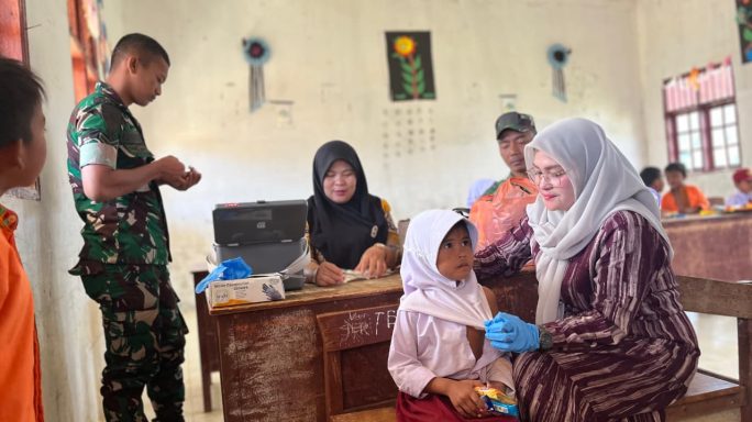 Yonif TP-855/RD Dukung Kesehatan dan Pendidikan di Gayo Lues Melalui Penyuluhan dan Imunisasi