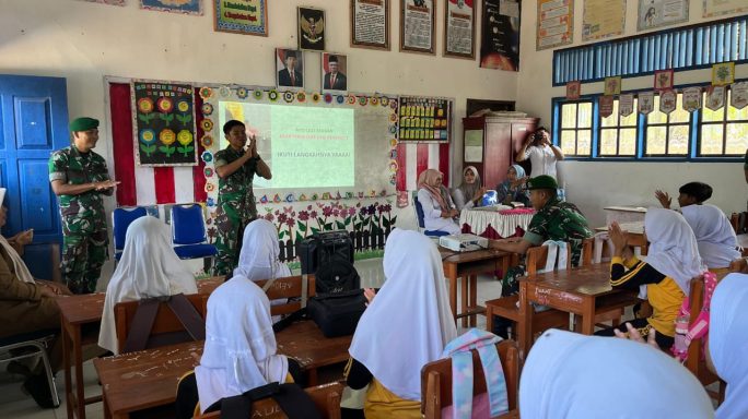 SOSIALISASI DAN EDUKASI KESEHATAN DOKTER CILIK TENTANG PERILAKU CUCI TANGAN DAN SIKAT GIGI YANG BENAR OLEH YONIF TP-857/GG