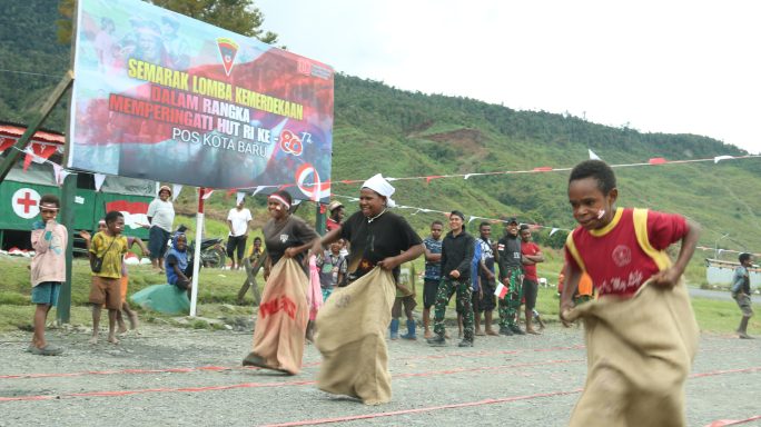 MERIAHKAN HUT RI KE-80, SATGAS YONIF 112/DJ GELAR PERLOMBAAN UNTUK ANAK PAPUA