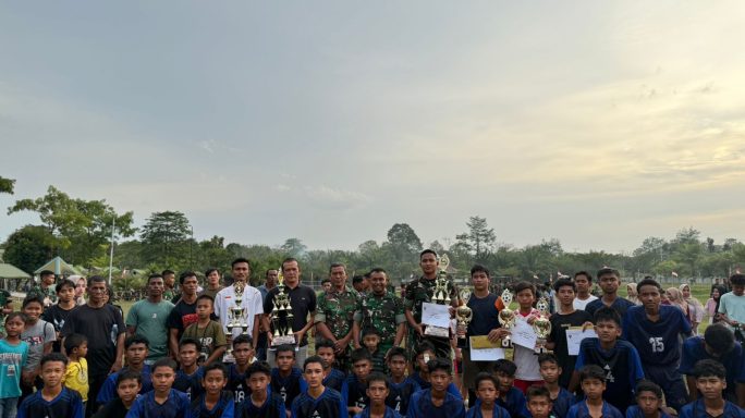 Peringati HUT ke-80 RI, Yonif TP 856/SBS Gelar Perlombaan Meriah untuk Masyarakat dan Siswa