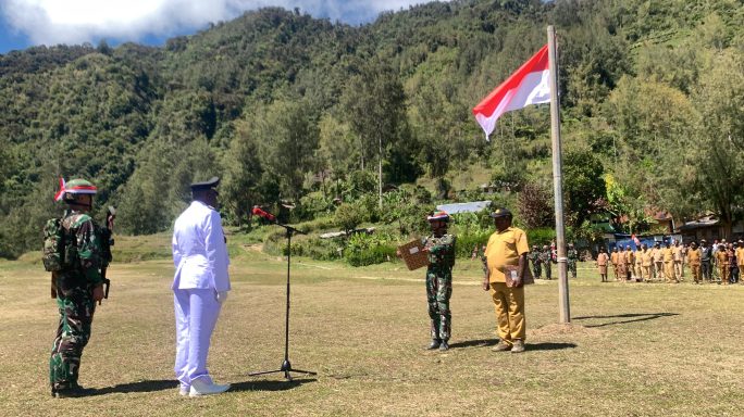 Satgas Mobile Yonif 113/JS Sukses Menyelenggarakan Upacara Pengibaran Bendera HUT RI KE-80