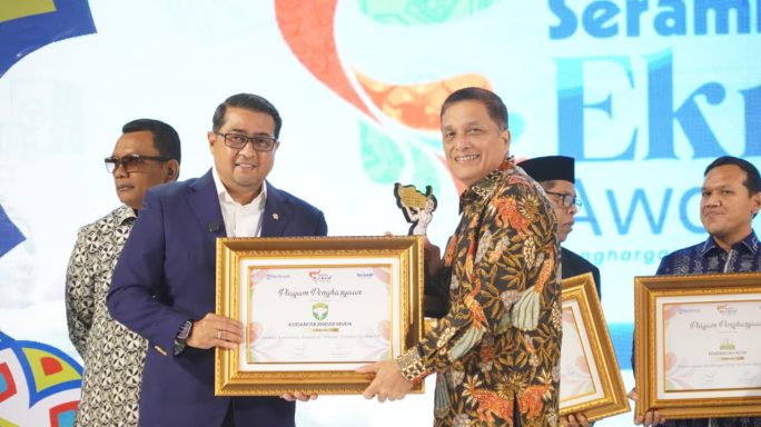 Pangdam Iskandar Muda Terima Penghargaan Serambi Ekraf Awards 2025