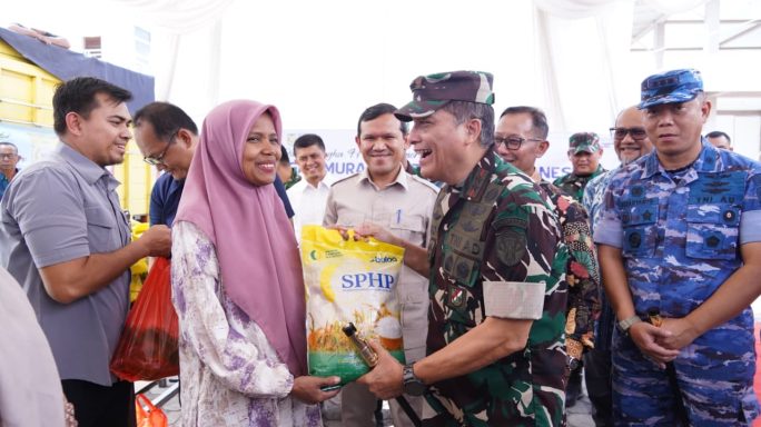 Pangdam IM Tinjau Penyaluran Beras Murah SPHP Bersama Forkopimda Aceh
