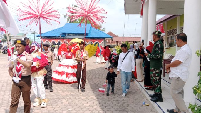 Semarakkan HUT RI Ke-80 Babinsa Koramil 06/Manyak Payed Jadi Juri Karnaval