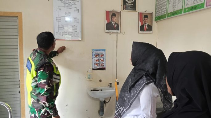 Aktif Pendampingan Kesehatan, Babinsa Lakukan Puldata Ter Bersama Bidan Des