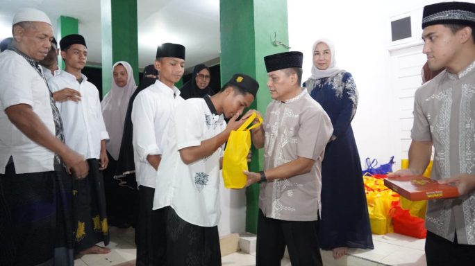 Pangdam Iskandar Muda Gelar Doa Bersama Anak Yatim di Makam Syiah Kuala.