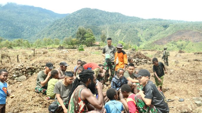 Satgas Yonif 112/DJ, Kodam Iskandar Muda Buka lahan pertanian di Puncak Jaya.