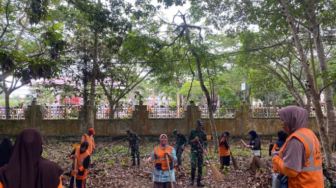 Wujud Pengabdian TNI, Yonif TP 856/SBS Bersama Pemkab Nagan Raya Gelar Karya Bhakti