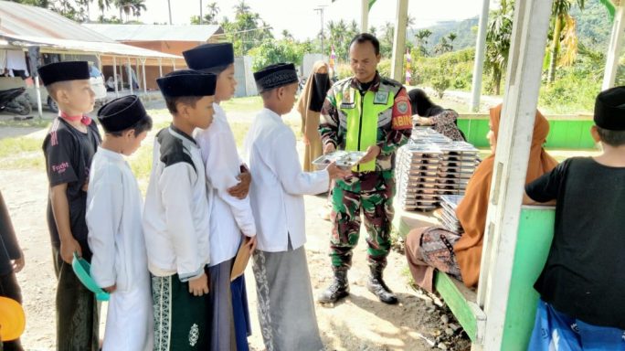 Babinsa Posramil Ketambe Bantu Salurkan Makan Bergizi Gratis SPPG