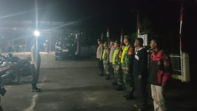 Babinsa Posramil Bukit Tusam Bersama Polsek Bukit Tusam Laksanakan Patroli Bersama Jaga Kamtibmas