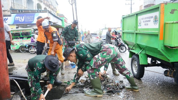 Kodim 0117/Aceh Tamiang Gelar Bakti Teritorial Prima Pembersihan Pasar Dalam Rangka HUT TNI ke-80