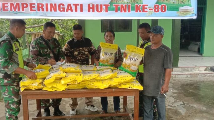 Memperingati HUT ke-80 TNI Tahun 2025 Posramil Babul Makmur Laksanakan Gerakan Pangan Murah